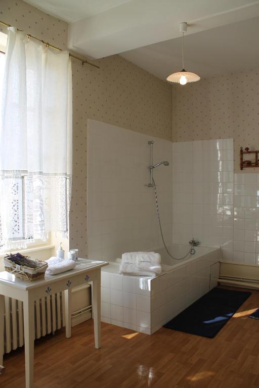 Chambres D'Hotes La Distillerie B&B Saint-Germain-du-Bois Oda fotoğraf